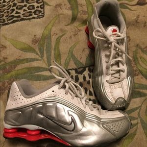 Nike Shox R4    6.5Y